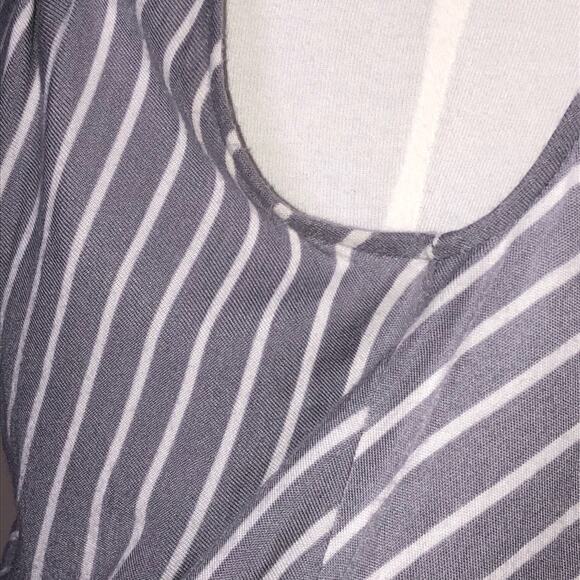 Express Gray White Striped Sleeveless Shirt Size M - Picture 6 of 8